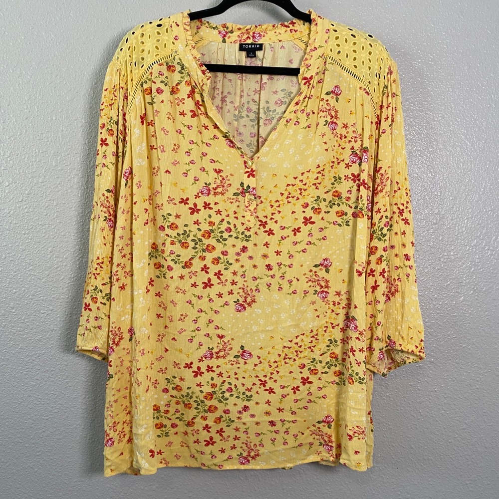 Torrid Yellow Floral Blouse Size 3 Cottagcore Feminine Casual Summer Eyelet Lace